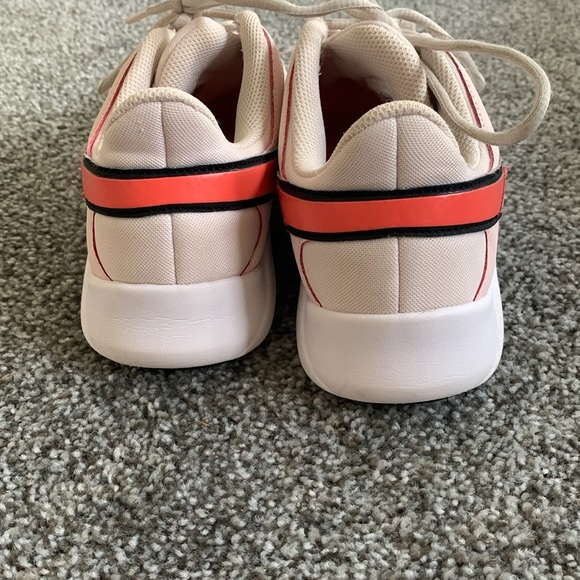 Peach and coral Nikes - Picture 5 of 6